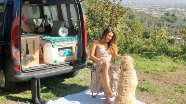 Marina Piro reist wereld rond met bestelbus en hond