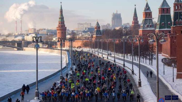 RUSSIA-WEATHER-BICYCLE-FEATURE