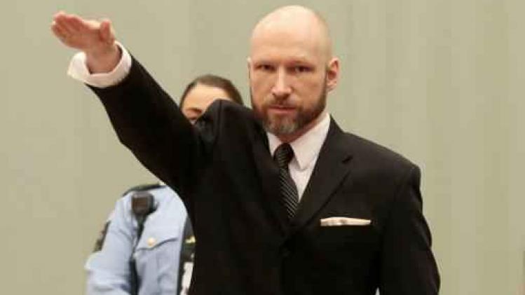 Anders Breivik provoceert opnieuw met Hitlergroet in rechtbank