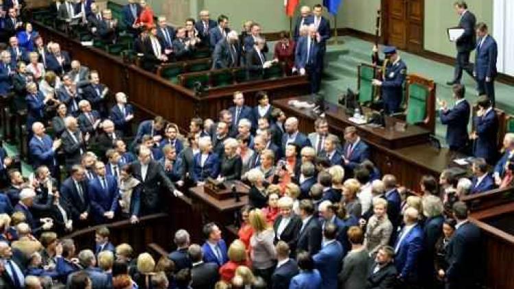 Pools parlement houdt korte zitting tijdens blokkade