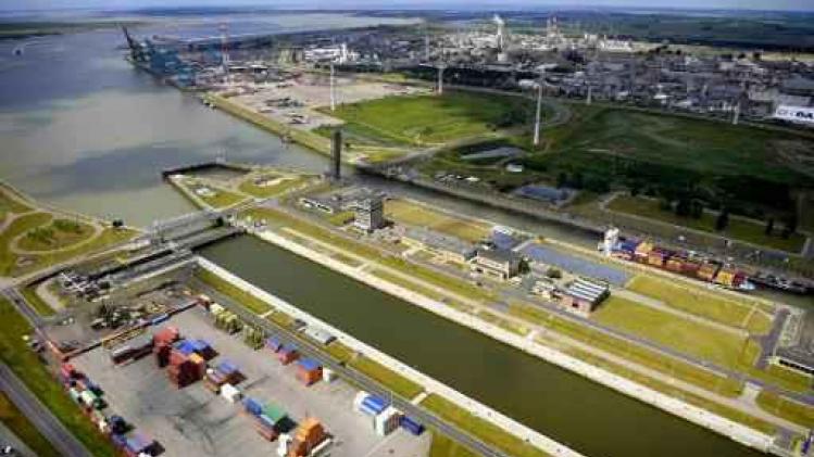 Antwerpse havengemeenschap vreest voor expediteurjobs door digitalisering
