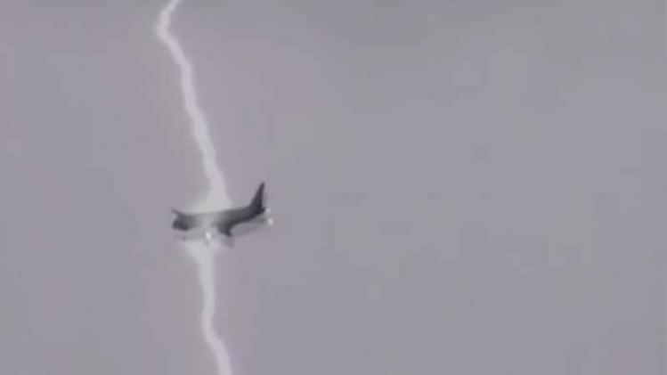 Geen paniek: bliksem treft vliegtuig tijdens vlucht