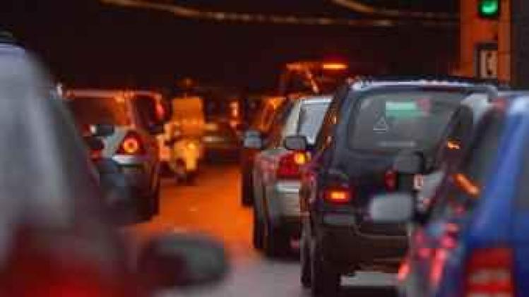 Aanzienlijke verkeershinder door ongeval in Brusselse Belliardtunnel