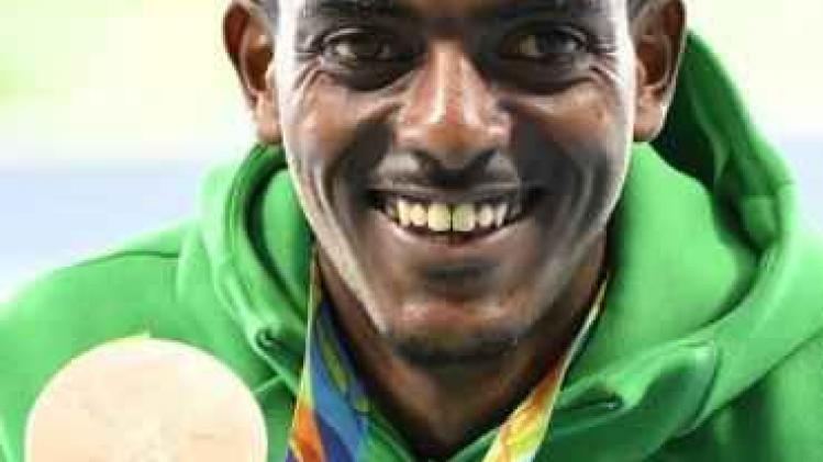 Ethiopiër Tamirat Tola wint marathon van Dubai