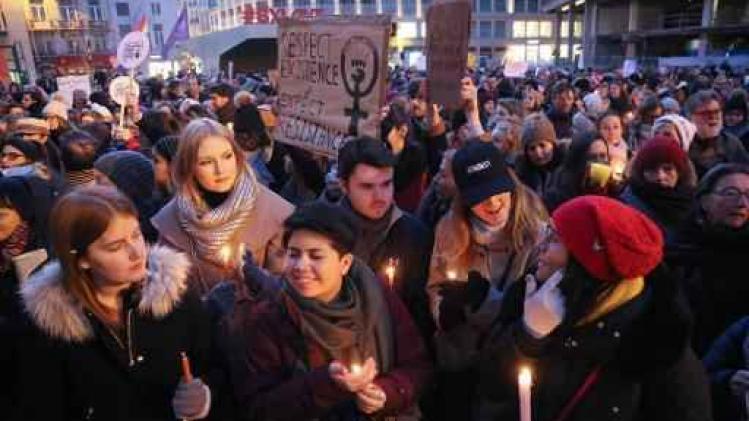 Vrouwenmars tegen Trump doet Brusselse Muntplein vol lopen