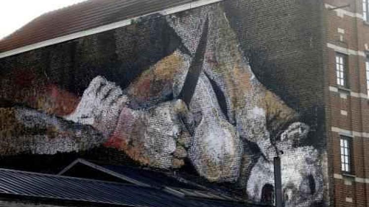 Brussel verwijdert graffiti van onthoofding voorlopig niet
