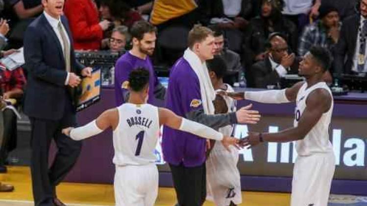 Lakers lijden in Dallas zwaarste competitieverlies in clubgeschiedenis