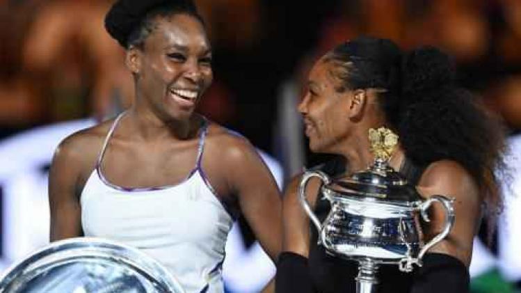 Zusjes Williams feliciteren mekaar na eindzege Serena