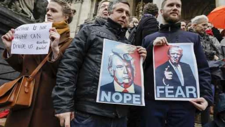 Tweehonderdtal betogers aan Brusselse Beurs tegen inreisverbod Trump
