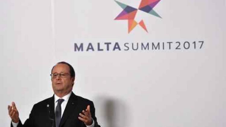 Ook Hollande gaat uit van terroristische aanval in Parijs