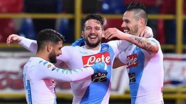 Belgen in het buitenland - Topschutter Mertens helpt Napoli met hattrick aan 1-7 zege bij Bologna