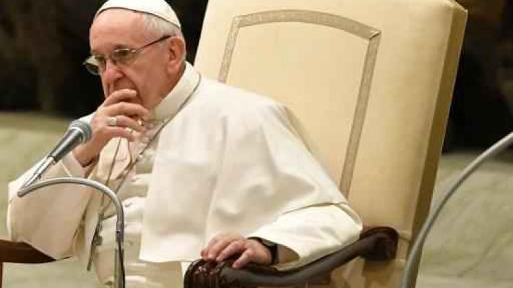 Paus: "Kindermisbruik is een ziekte"
