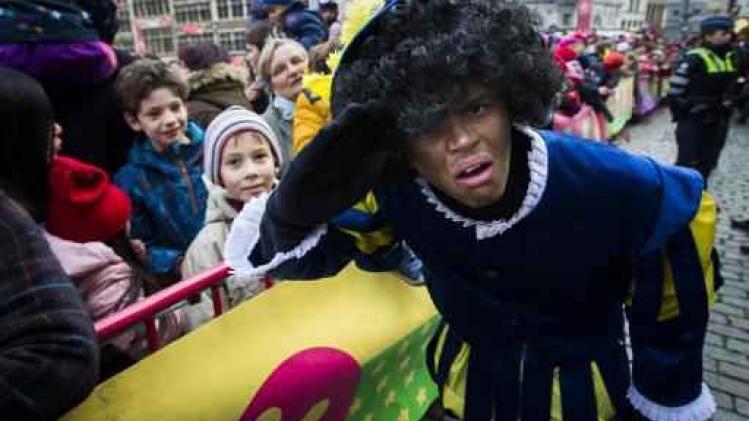 Aalst Carnaval: Politiek vluchtelingen steken draak met zwartepietendiscussie