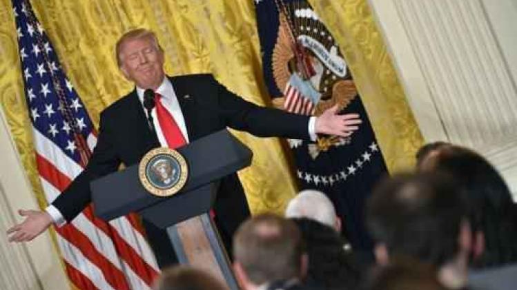 Trump opent in persconferentie nieuwe aanval op de media