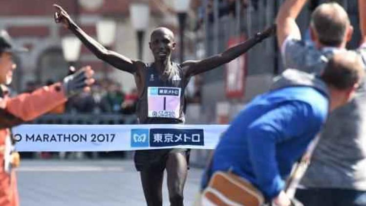 Wilson Kipsang loopt naar zege in marathon van Tokio