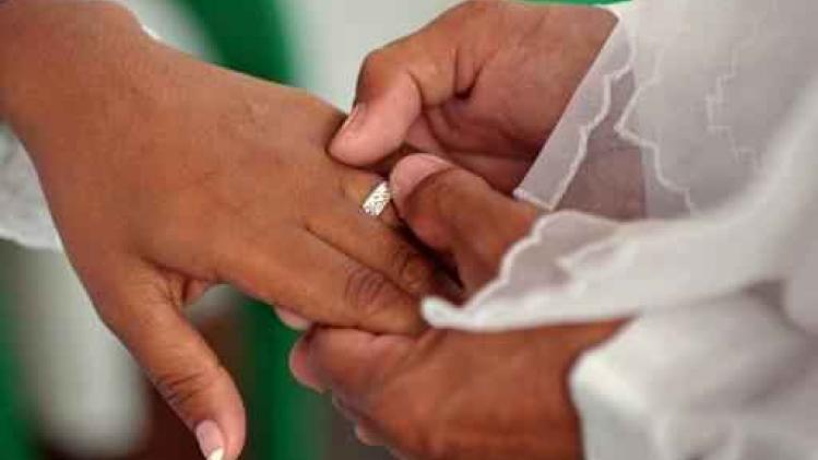 Handdruk verplicht maken bij huwelijk? Geens heeft bedenkingen