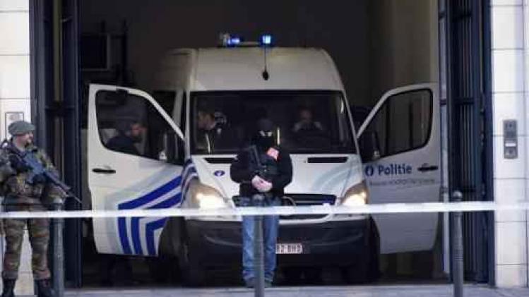 Frankrijk schrijft arrestatiebevelen uit voor twee leden terreurcel