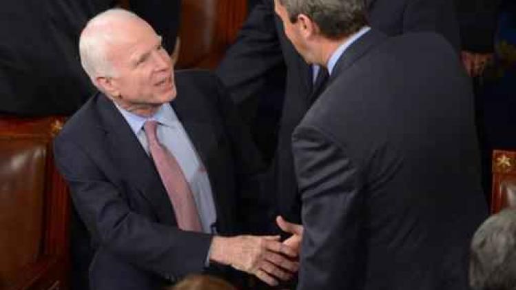 John McCain wil dat Trump beschuldigingen aan Obama's adres bewijst