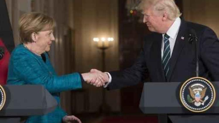 Ontmoeting Trump-Merkel: de koele handdruk