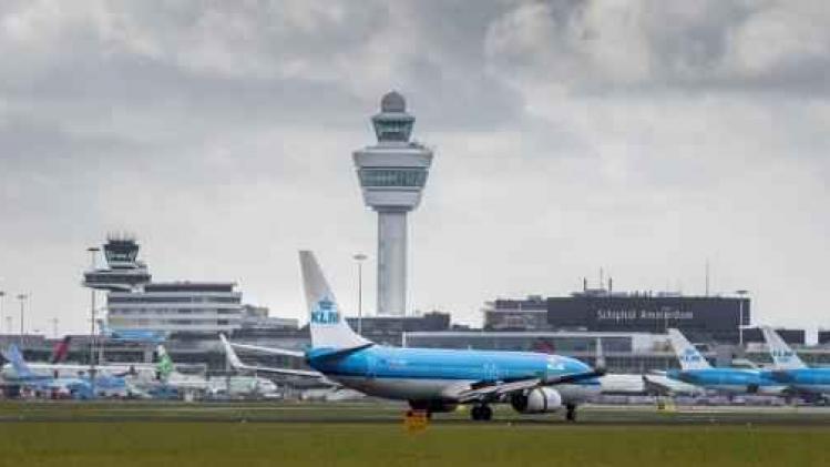 Tientallen vluchten afgelast op Schiphol door harde wind
