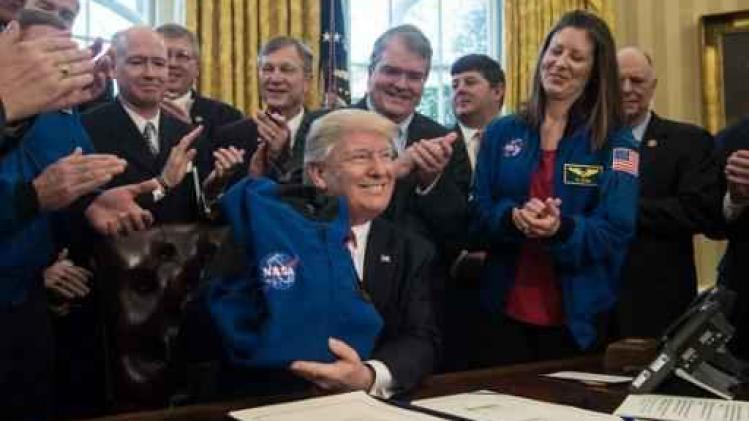 Amerikaanse president Trump ondertekent NASA-begroting met bemande Mars-exploratie