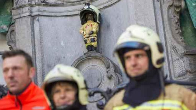Een jaar later: Manneken Pis en Brusselse brandweer herdenken samen de aanslagen