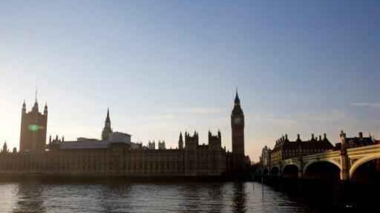 Brits parlementsgebouw in lockdown: al twaalf gewonden