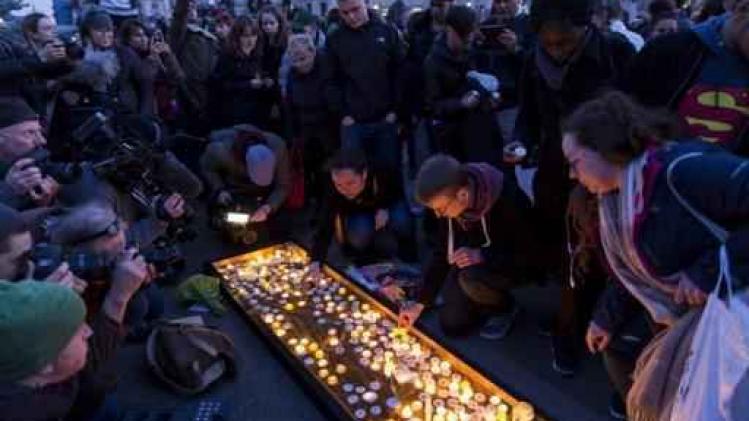 Aanslag Brits parlement - Honderden mensen komen samen op Trafalgar Square voor eerbetoon aan slachtoffers