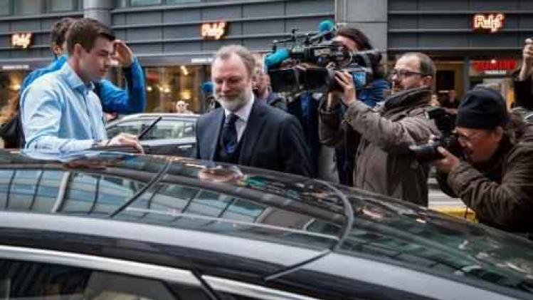 Britse media volgen ambassadeur - en briefdrager - Tim Barrow op de voet