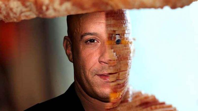 Ingenieur maakt buste van Vin Diesel uit ham en kaas