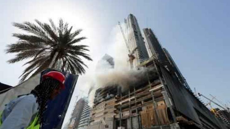 Grote brand in wolkenkrabber onder constructie in Dubai