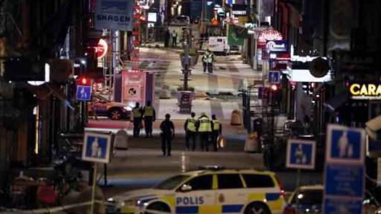 Vrachtwagen rijdt in op voetgangers in Stockholm - Bestuurder van vrachtwagen wordt nog altijd gezocht