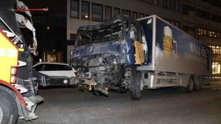 Vrachtwagen rijdt in op voetgangers in Stockholm - Bom gevonden aan boord van vrachtwagen