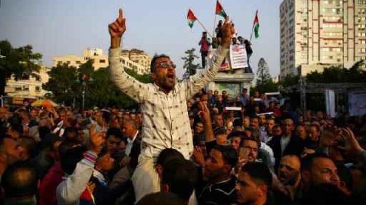 Inwoners van Gaza blijven protesteren tegen loonverminderingen