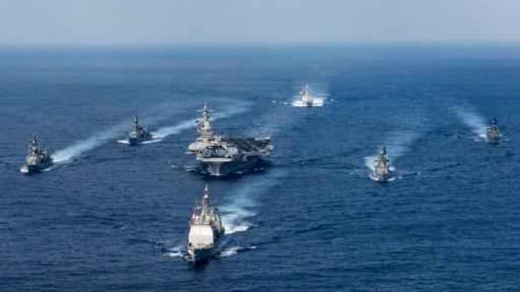 Amerikaans vliegdekschip met vloot op weg naar Koreaans schiereiland