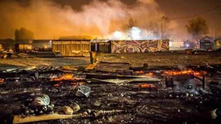 Migrantenkamp Duinkerke kan niet meer heropgebouwd worden na brand