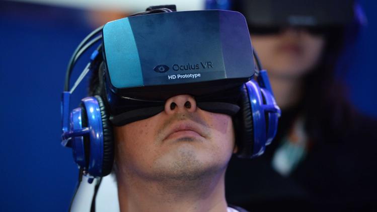 Oculus virtual reality headsets set to ship in 2016