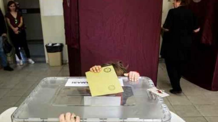 Verkiezingslokalen sluiten in oosten Turkije