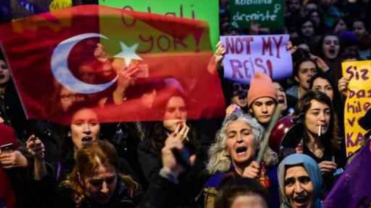 Turks referendum - Opnieuw duizenden mensen op straat tegen resultaat referendum