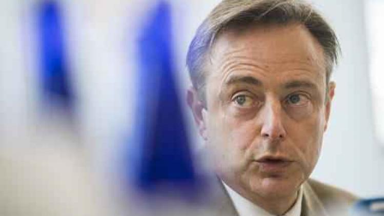 De Wever roept aanhang op zich niet blind te staren op peilingen