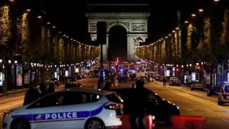 Schietpartij Champs-Elysées - Politieman overleden
