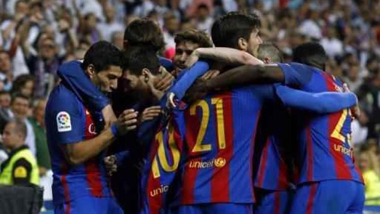 Primera Division - Barcelona houdt titelkansen gaaf met 2-3 zege in Clasico