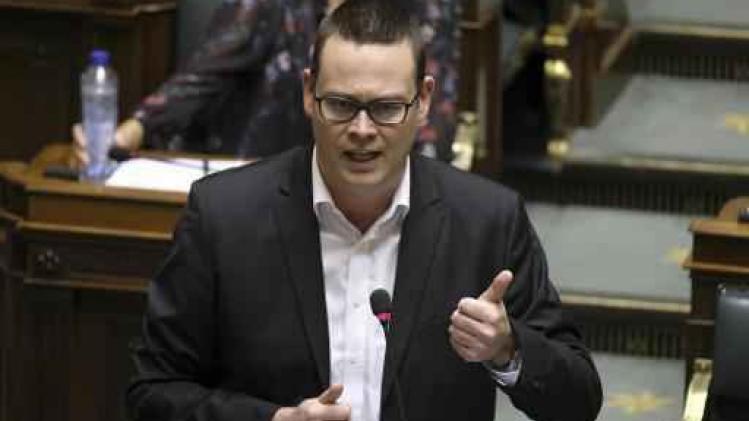Update: PVDA-boegbeeld Hedebouw aangevallen met mes bij 1 mei-viering in Luik
