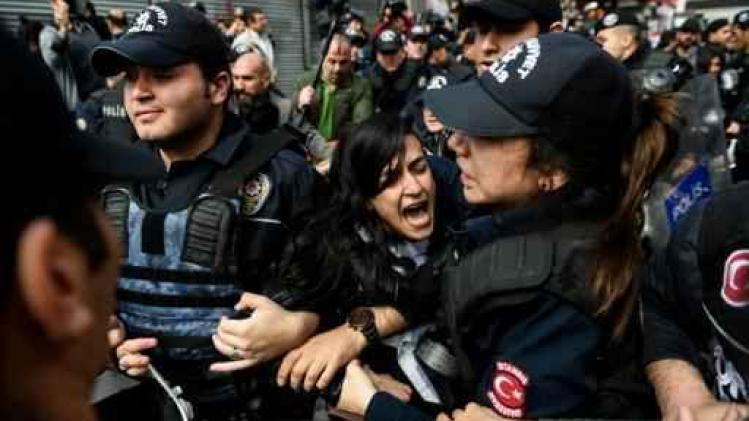 Turkse politie zet traangas in tijdens 1 mei-protest in Istanboel