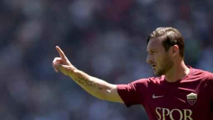 Francesco Totti hangt aan het eind van de maand zijn voetbalschoenen aan de haak