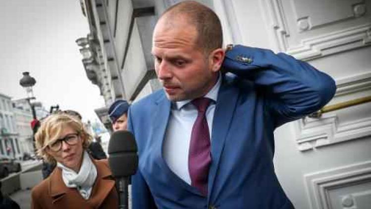 Francken niet van plan procedure voor medische regularisatie te wijzigen