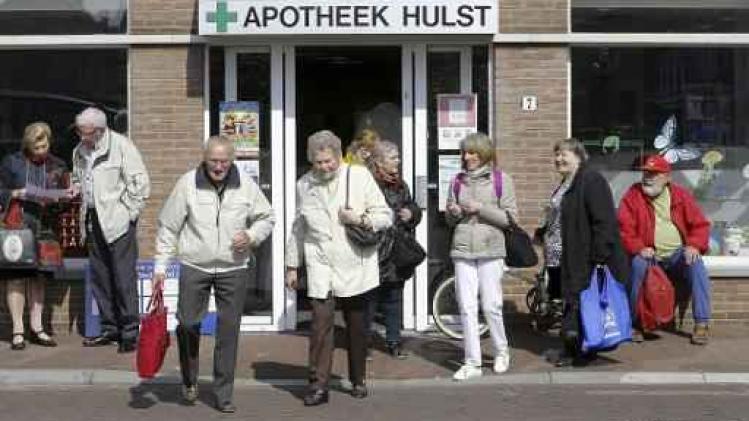 Geneeskunde voor het Volk laat acht bussen Vlamingen medicijnen shoppen in Hulst