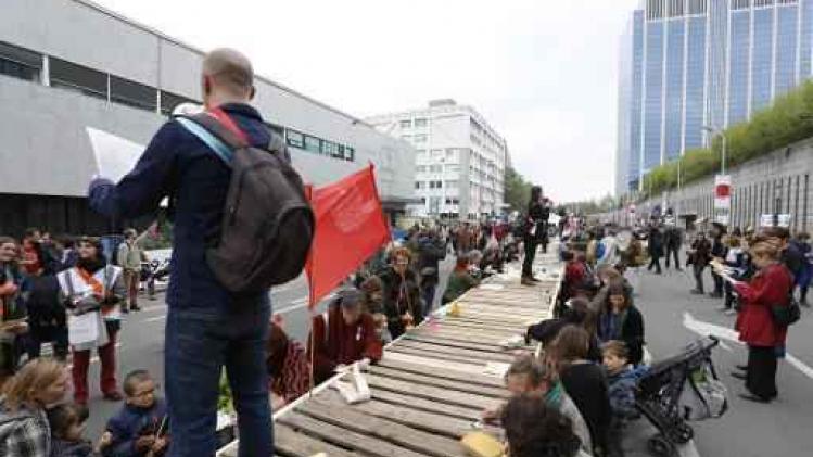 Tienduizend mensen kloppen op tafel tijdens derde 'Grote Parade' van Hart Boven Hard