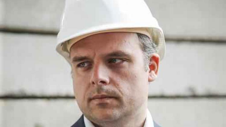 De Backer "verbolgen" over actie arbeidsinspectie bij zoontje dat ouders helpt