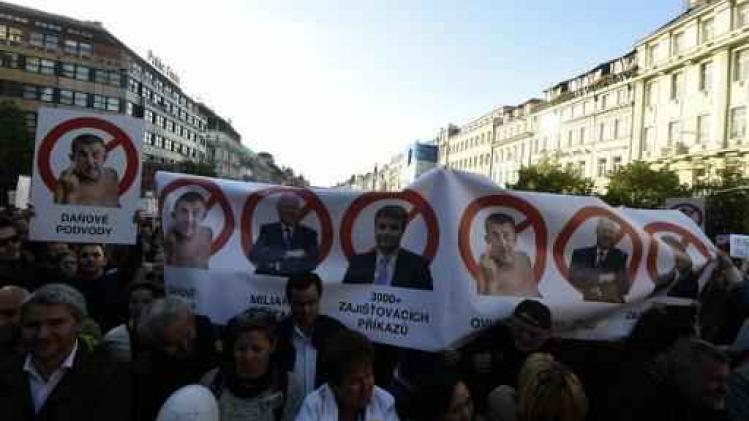 Tienduizenden Tsjechen demonstreren tegen minister van Financiën Babis en president Zeman